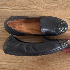 Josef Seibel Comfortable Black Leather Snake Print Flats Casual Women's Size 39